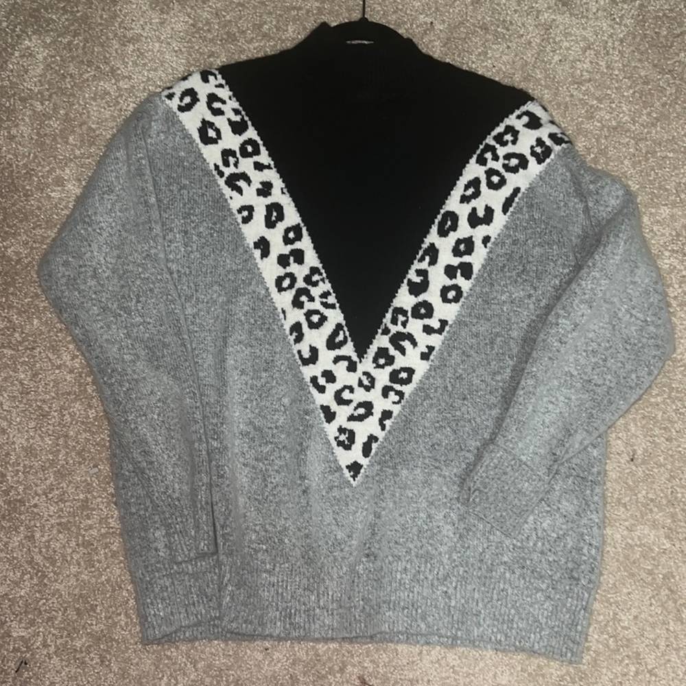 Leopard Turtleneck sweater